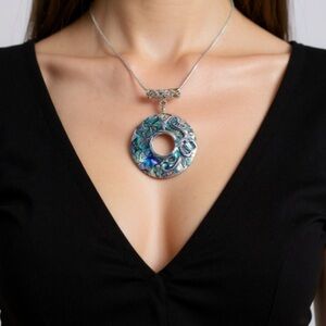 Abalone Shell Circle Necklace Overlay Silver
Swirl NWOT